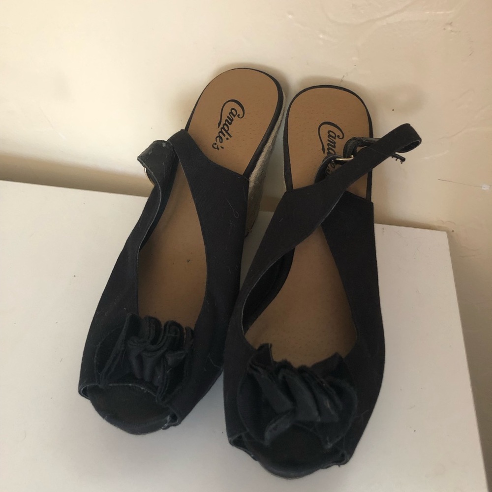 Black wedges